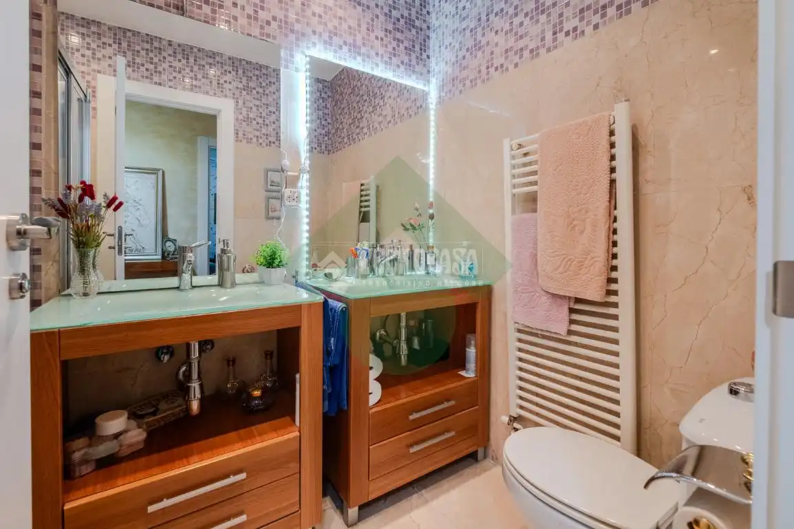 Bathroom of Detached homes for sale in Griñón  with Air Conditioner, Heating and Parquet flooring