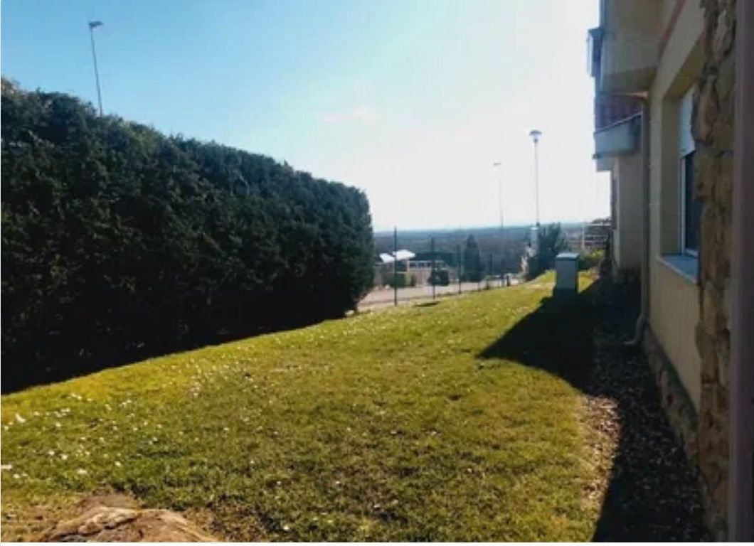 Casa adosada en venda en Valverde de la Virgen amb Calefacció, Terrassa i Rentadora