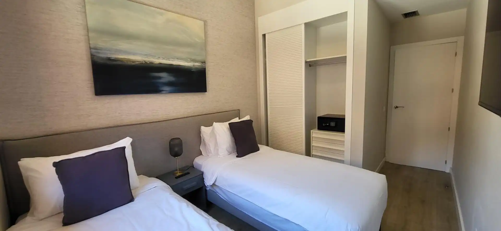 Dormitori de Apartament en venda en Benahavís amb Aire condicionat, Calefacció i Jardí privat