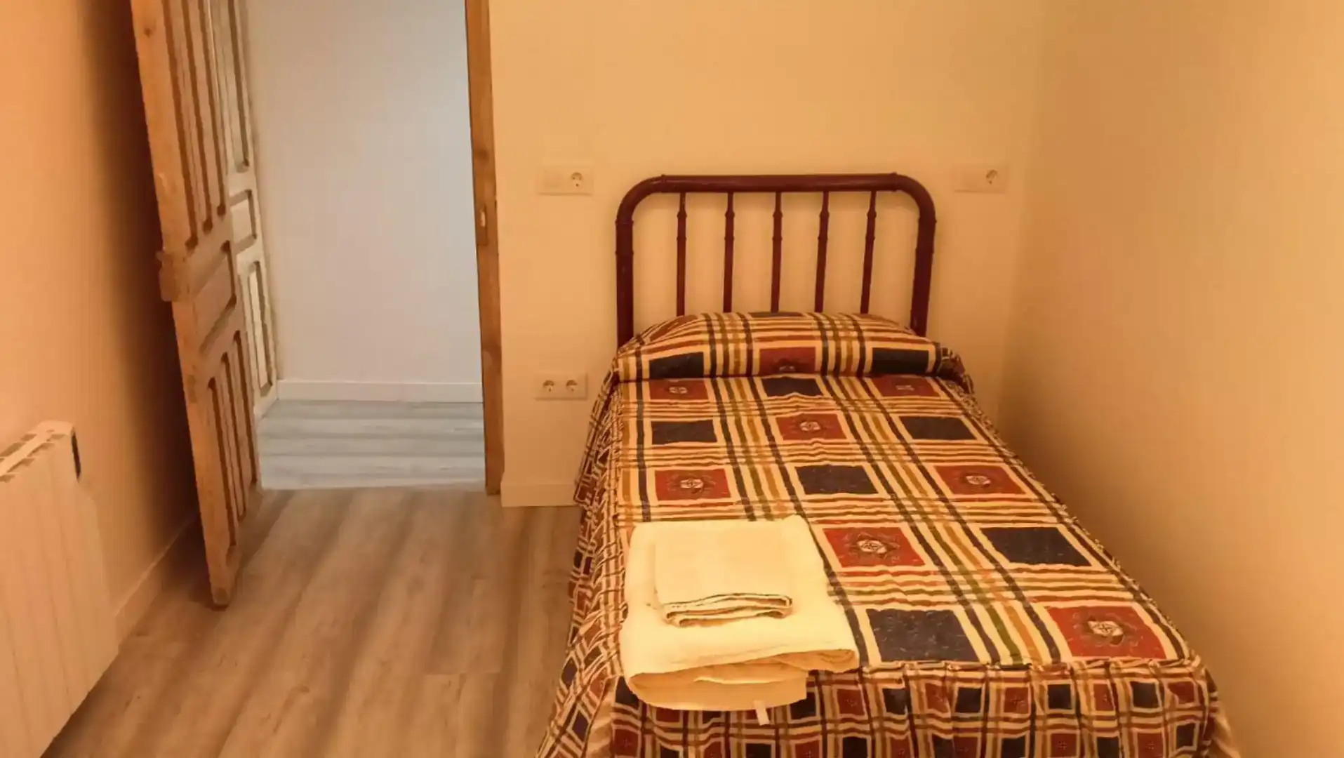 Dormitori de Casa adosada de lloguer en Lalueza amb Aire condicionat, Jardí privat i Parquet