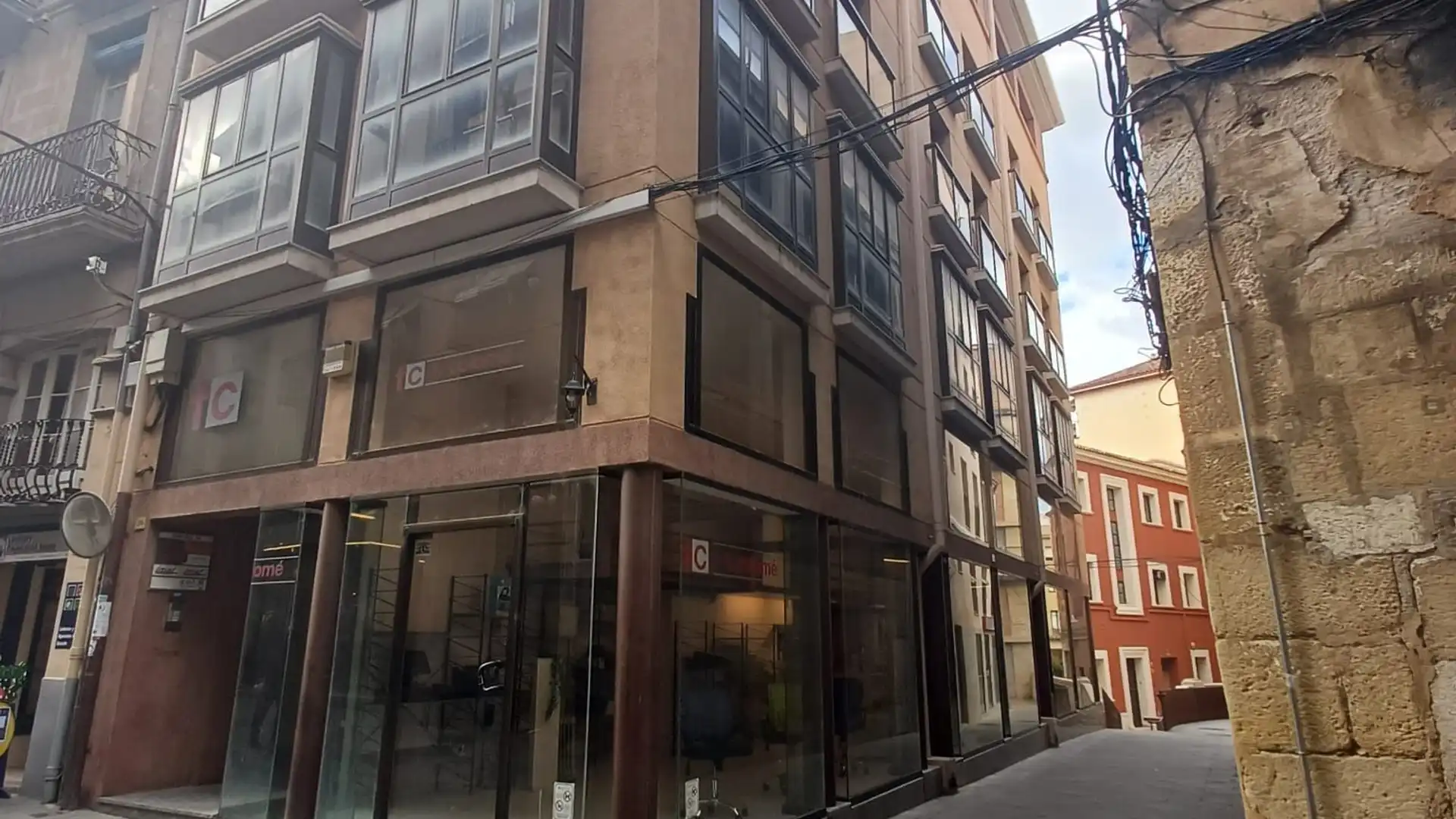 Vista exterior de Oficina de alquiler en Tortosa con Amueblado