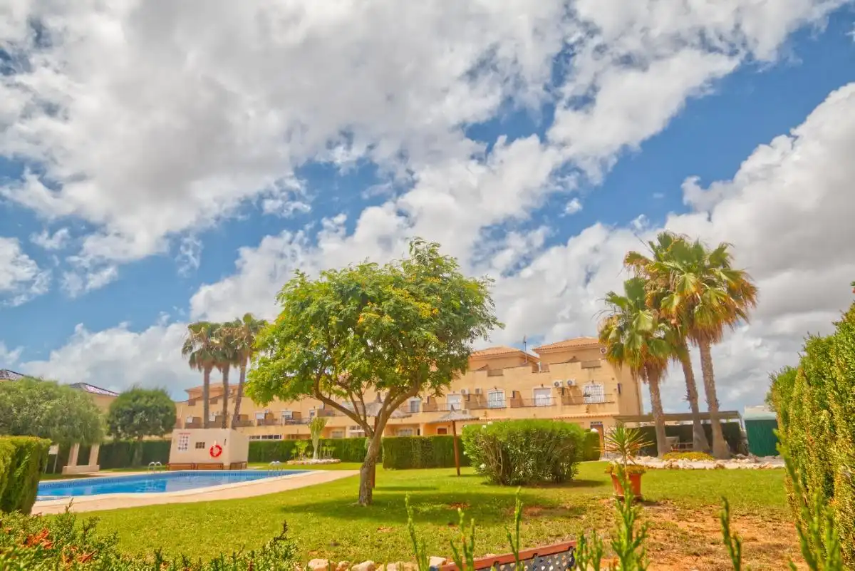 Vista exterior de Apartamento en venta en Orihuela con Aire acondicionado, Terraza y Amueblado