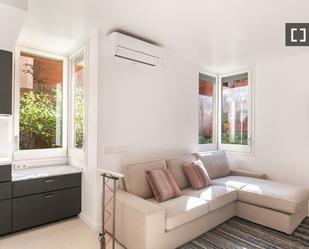 Living room of Flat to rent in  Barcelona Capital  with Air Conditioner, Heating and Furnished