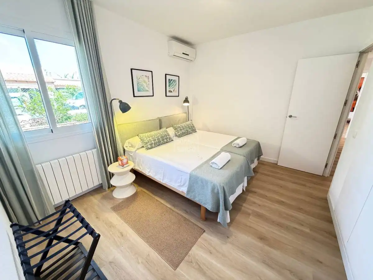 Habitación de Casa o chalet en venta en Sant Lluís con Calefacción, Jardín privado y Terraza