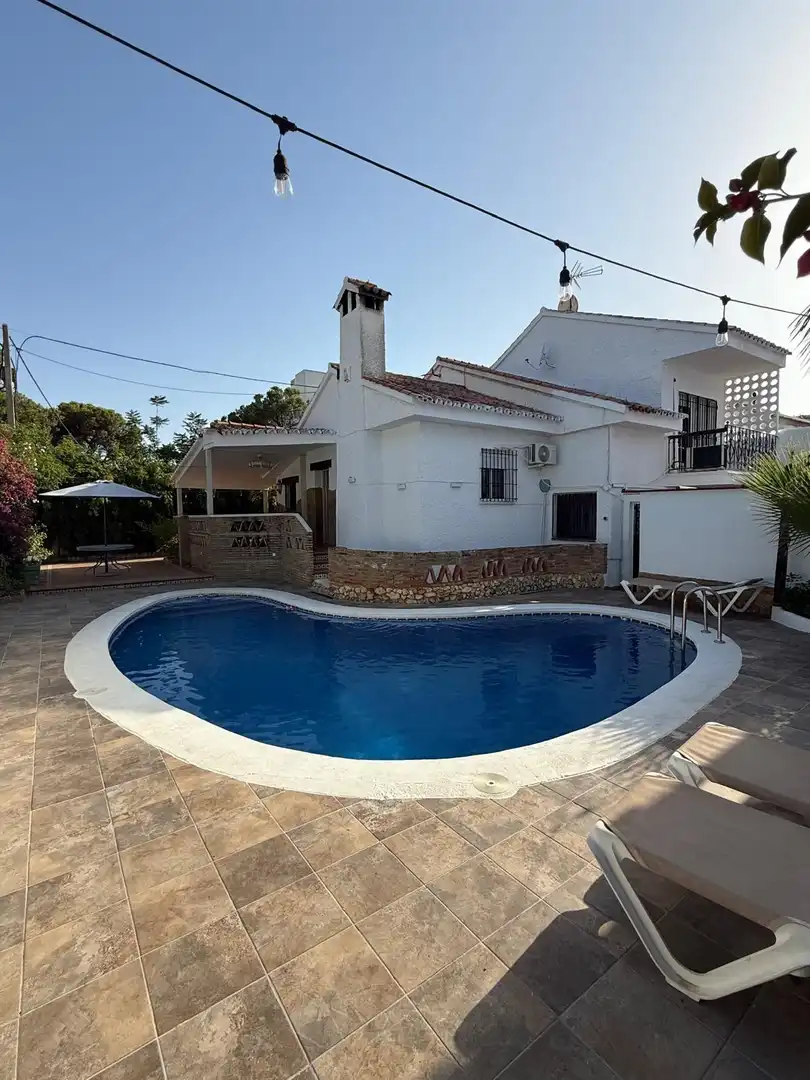 Piscina de Casa o chalet de alquiler en Punta Umbría con Aire acondicionado, Jardín privado y Terraza