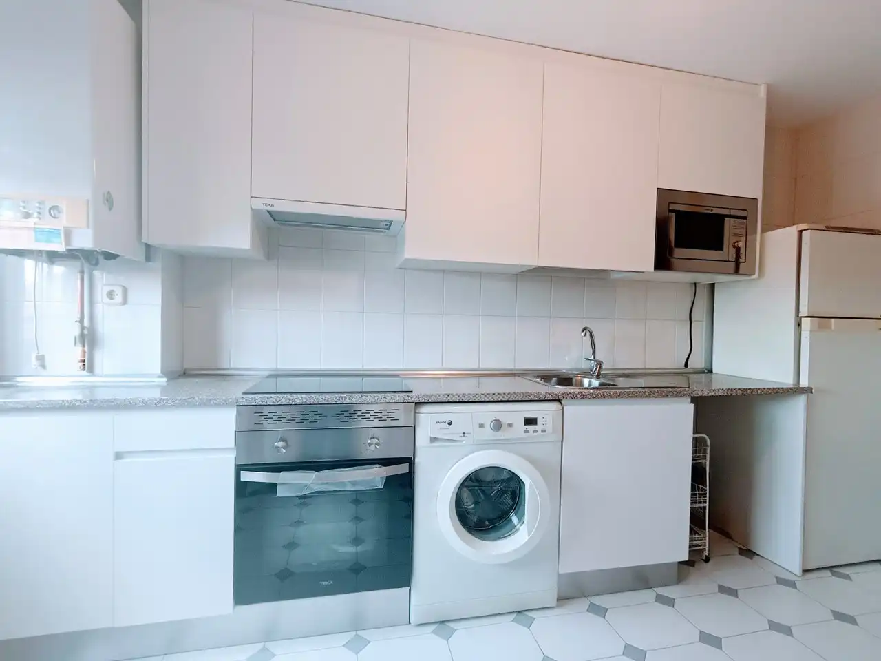Kitchen of Flat for rent in Madrid  with Heating and Parquet flooring
