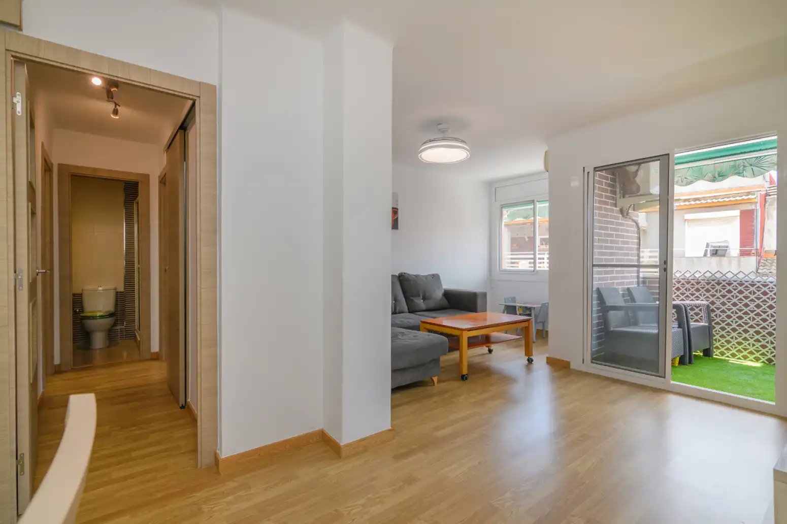 Living room of Flat for sale in Viladecans  with Air Conditioner, Parquet flooring and Storage room