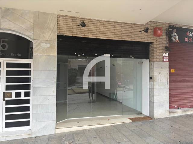 Local comercial en Alquiler en Plaça de Salvador Espriu en Barri del Centre