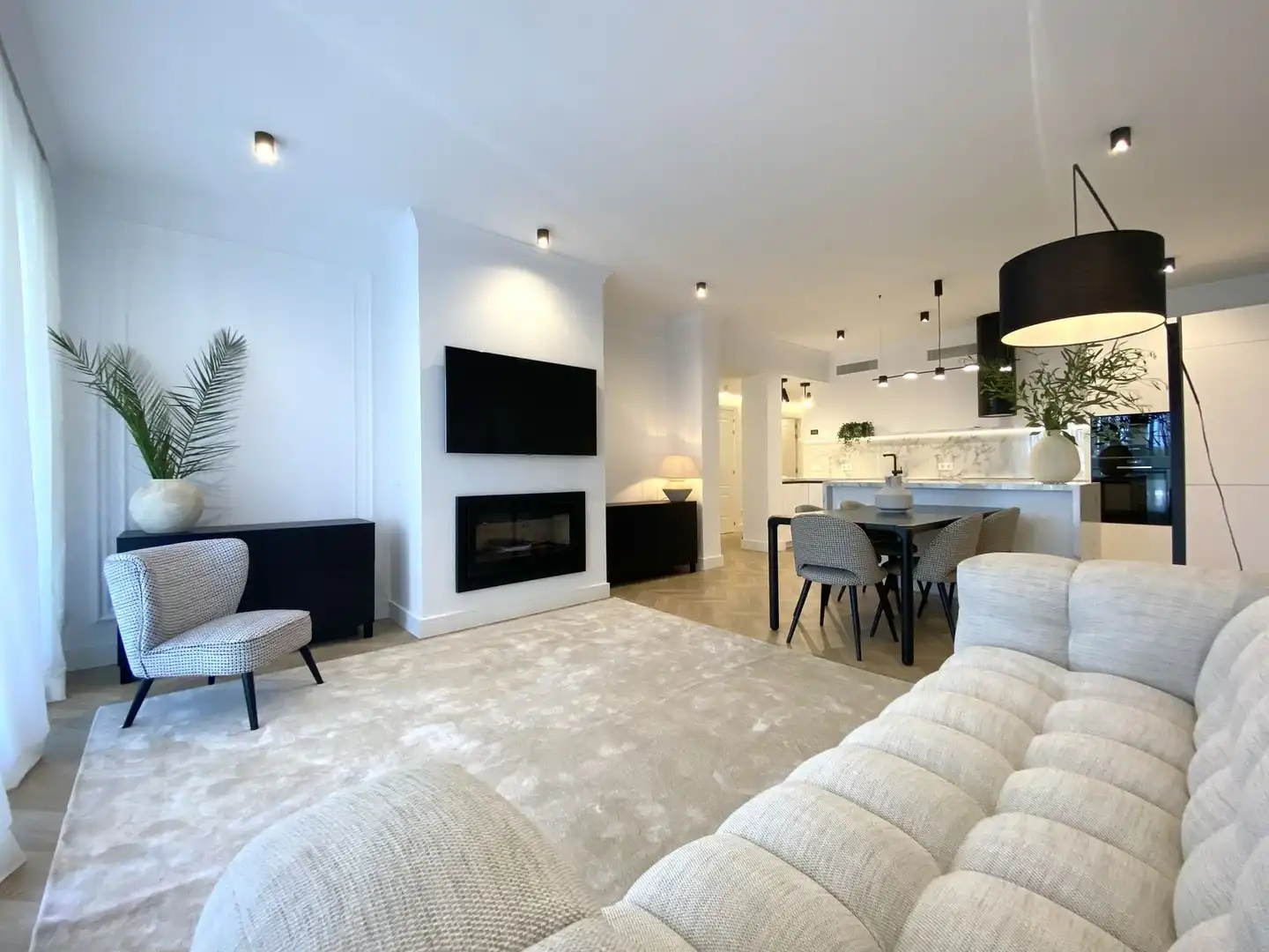 Living room of Flat for sale in Estepona  with Air Conditioner, Terrace and Storage room