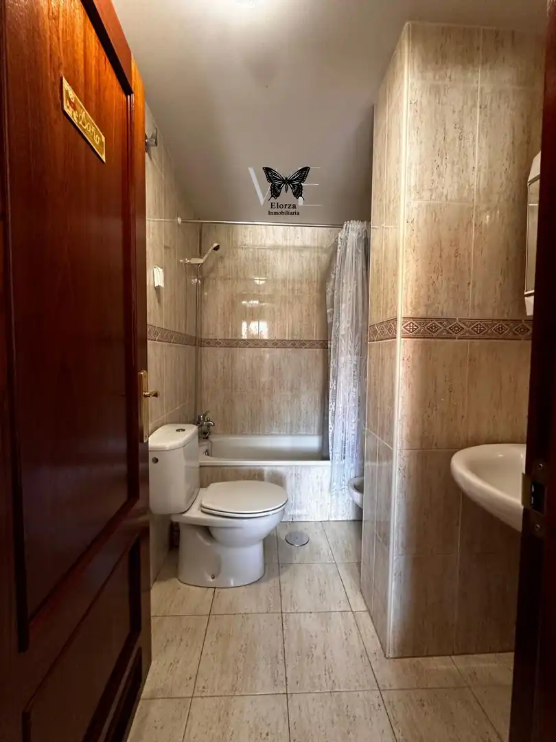 Bathroom of Flat for sale in Oviedo   with Heating and Storage room