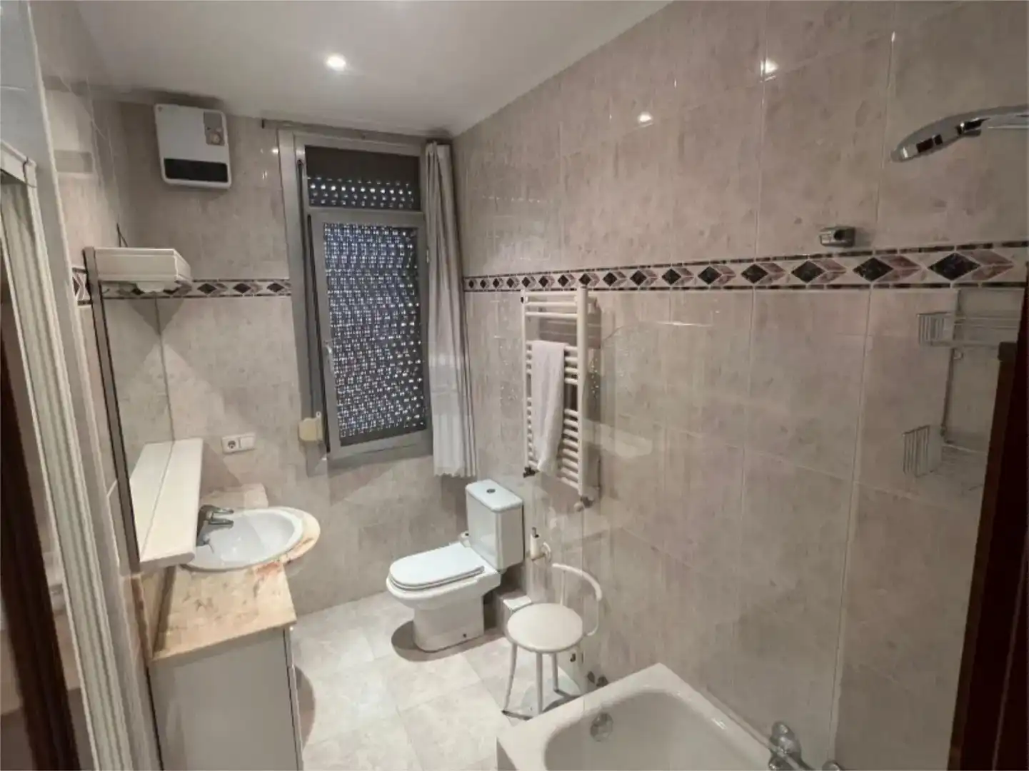 Bathroom of Flat for sale in Bilbao   with Balcony
