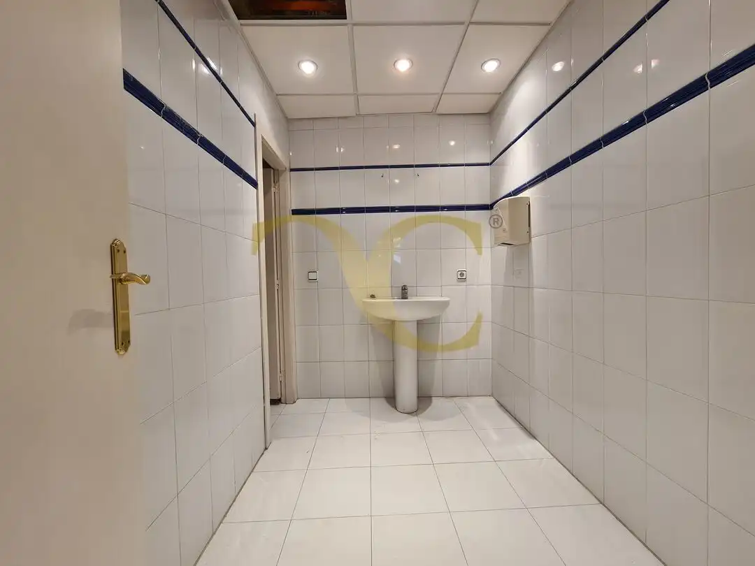 Bathroom of Commercial properties for rent in Gijón   with Air Conditioner