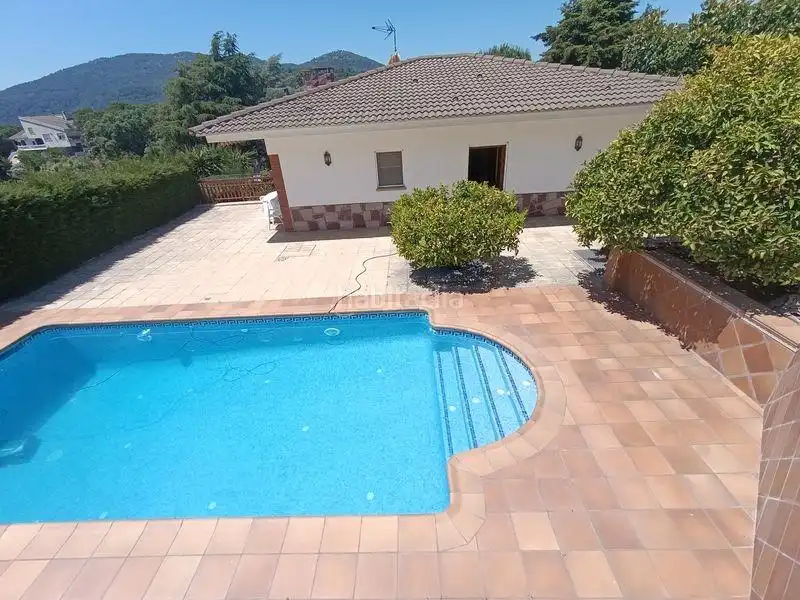 Piscina de Casa o xalet en venda en Caldes de Montbui amb Aire condicionat, Calefacció i Jardí privat
