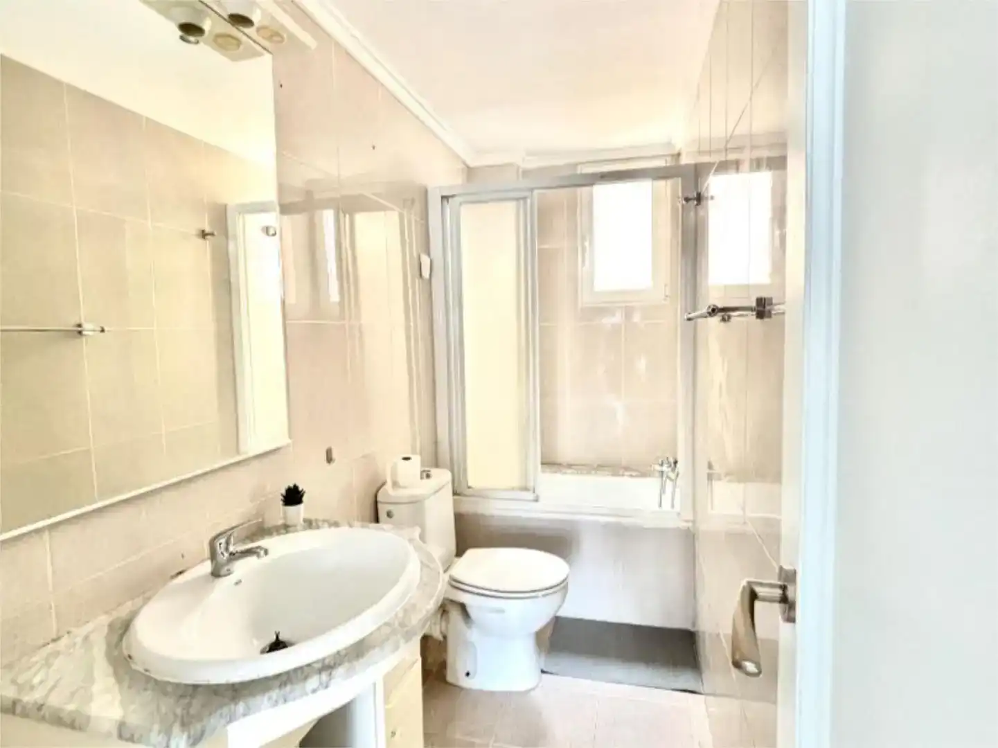 Badezimmer von Wohnung zum Verkauf in Bétera mit Balkon