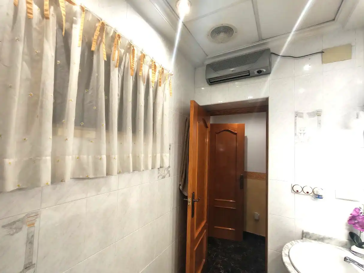 Bathroom of Flat for rent in Elche / Elx  with Air Conditioner, Terrace and Furnished
