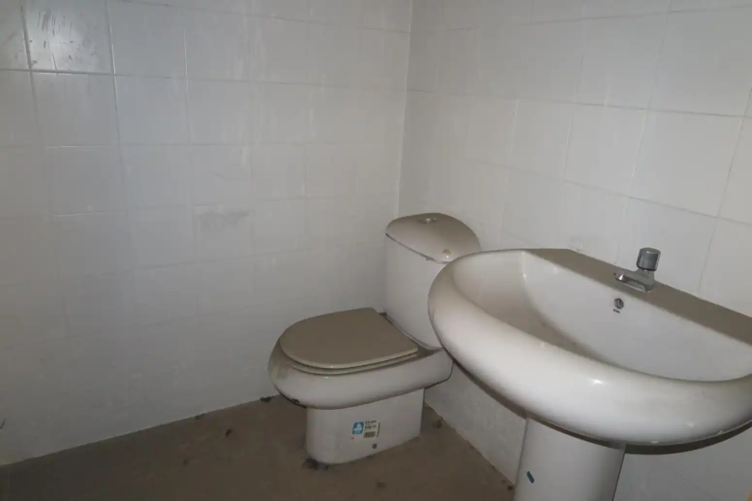 Baño de Local en venta en La Llagosta