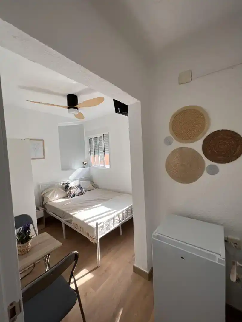 Bedroom of Flat for share in Mislata  with Parquet flooring, Furnished and Oven