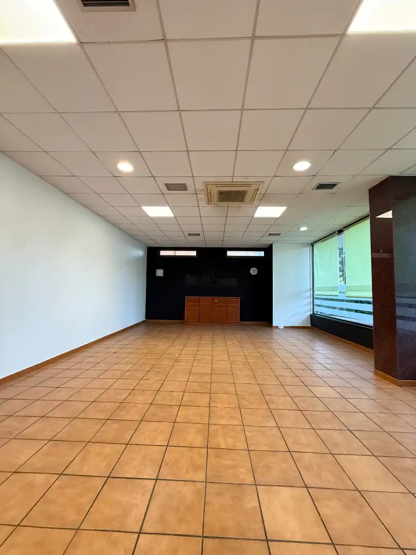 Local de alquiler en Valdemoro con Aire acondicionado, Terraza y Amueblado