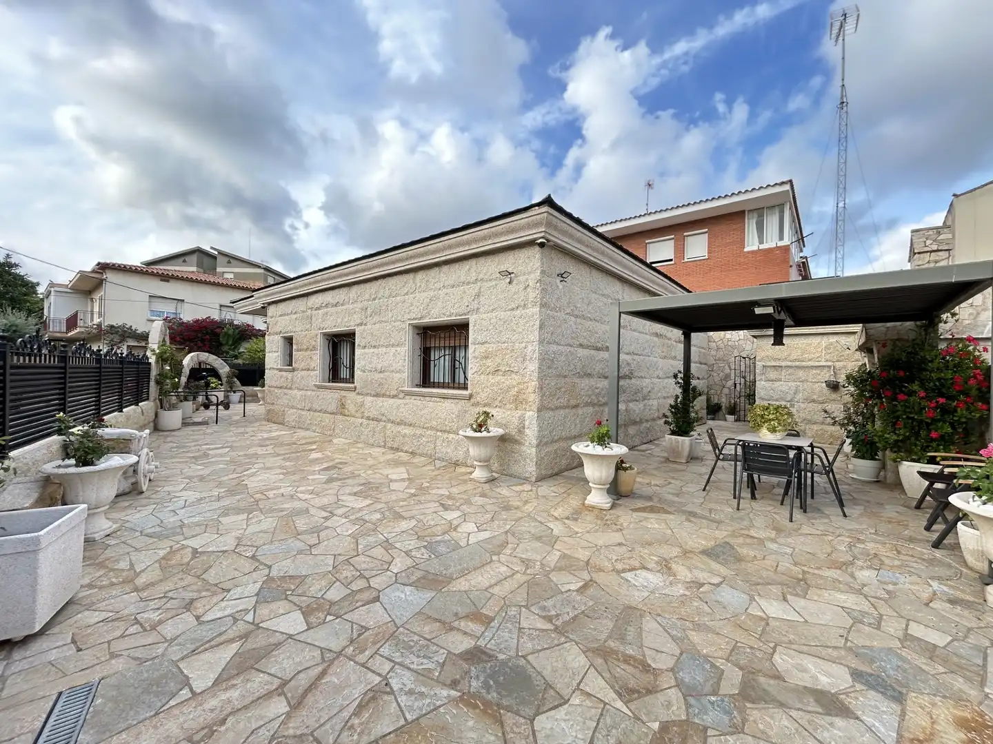 Casa amb jardí en venda a Carrer de Castelldefels