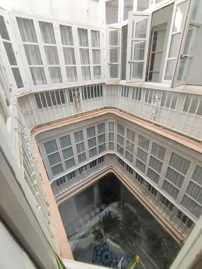 Vista exterior de Piso en venta en Cádiz con Aire acondicionado, Trastero y Amueblado