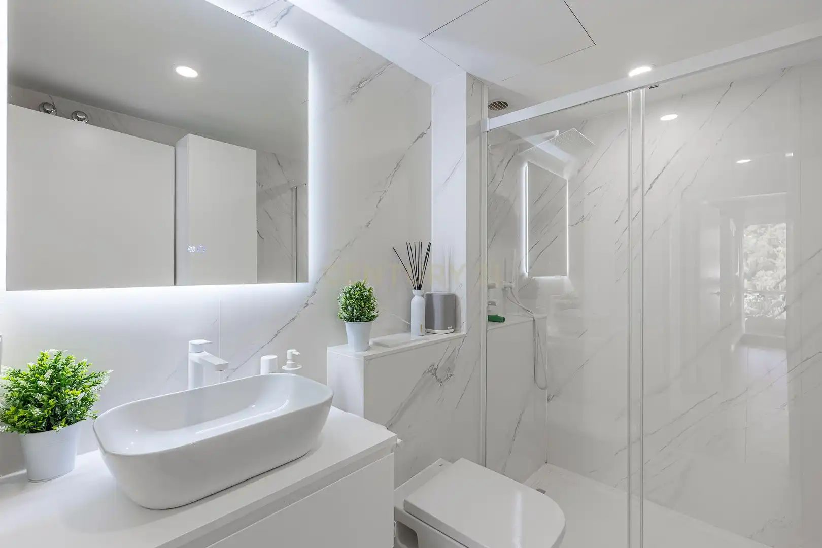 Baño de Apartamento en venta en Benahavís con Aire acondicionado, Trastero y Lavadora