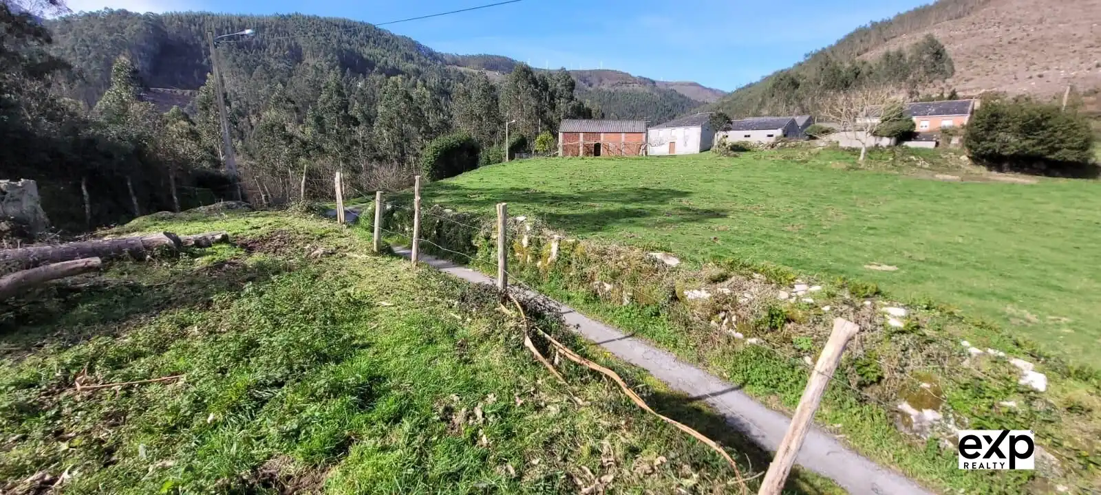 Detached homes for sale in O Valadouro    with Furnished