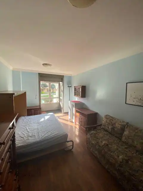 Habitación de Piso en venta en Oviedo  con Calefacción y Trastero