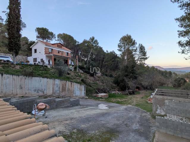 Casa-chalet en Venta en Castellfollit del Boix