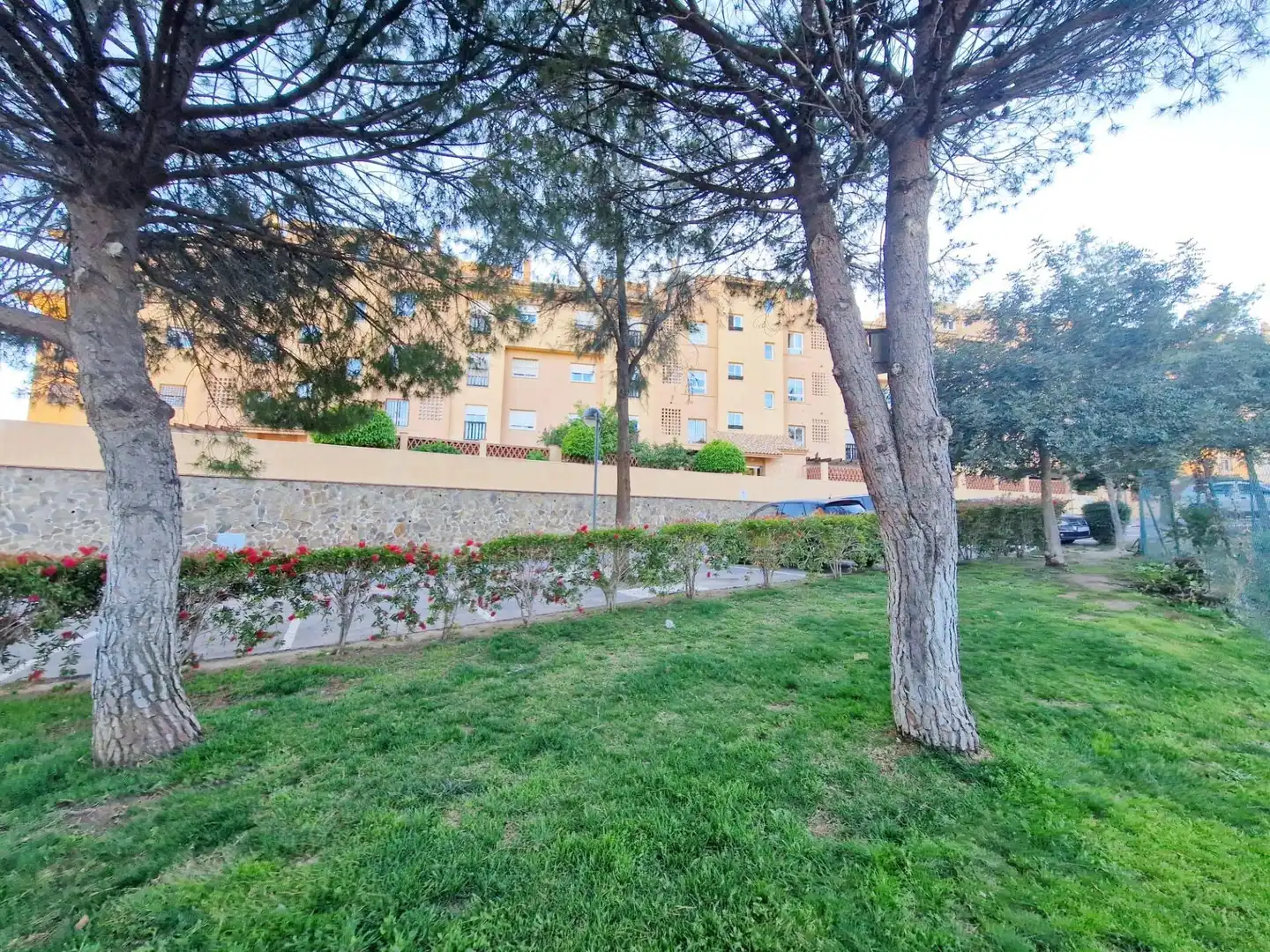 Außenansicht von Wohnung zum Verkauf in Rincón de la Victoria mit Klimaanlage, Heizung und Terrasse