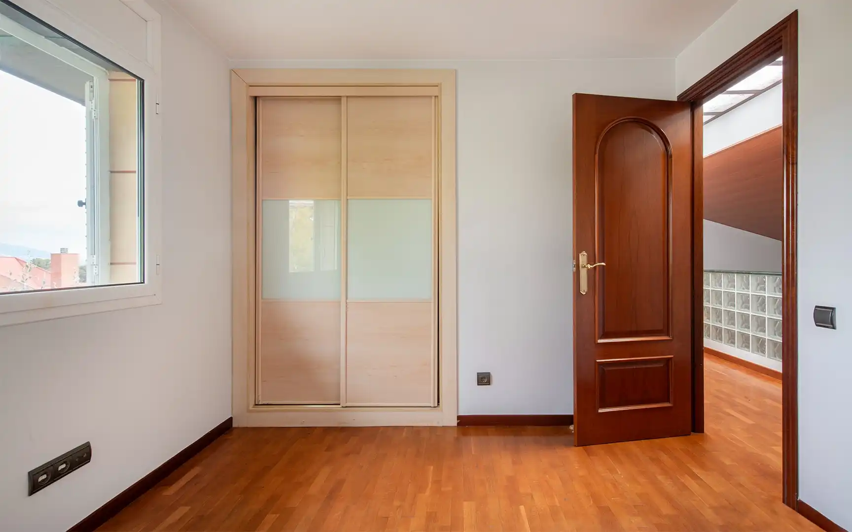 Habitación de Casa o chalet en venta en Sant Boi de Llobregat con Aire acondicionado, Jardín privado y Trastero
