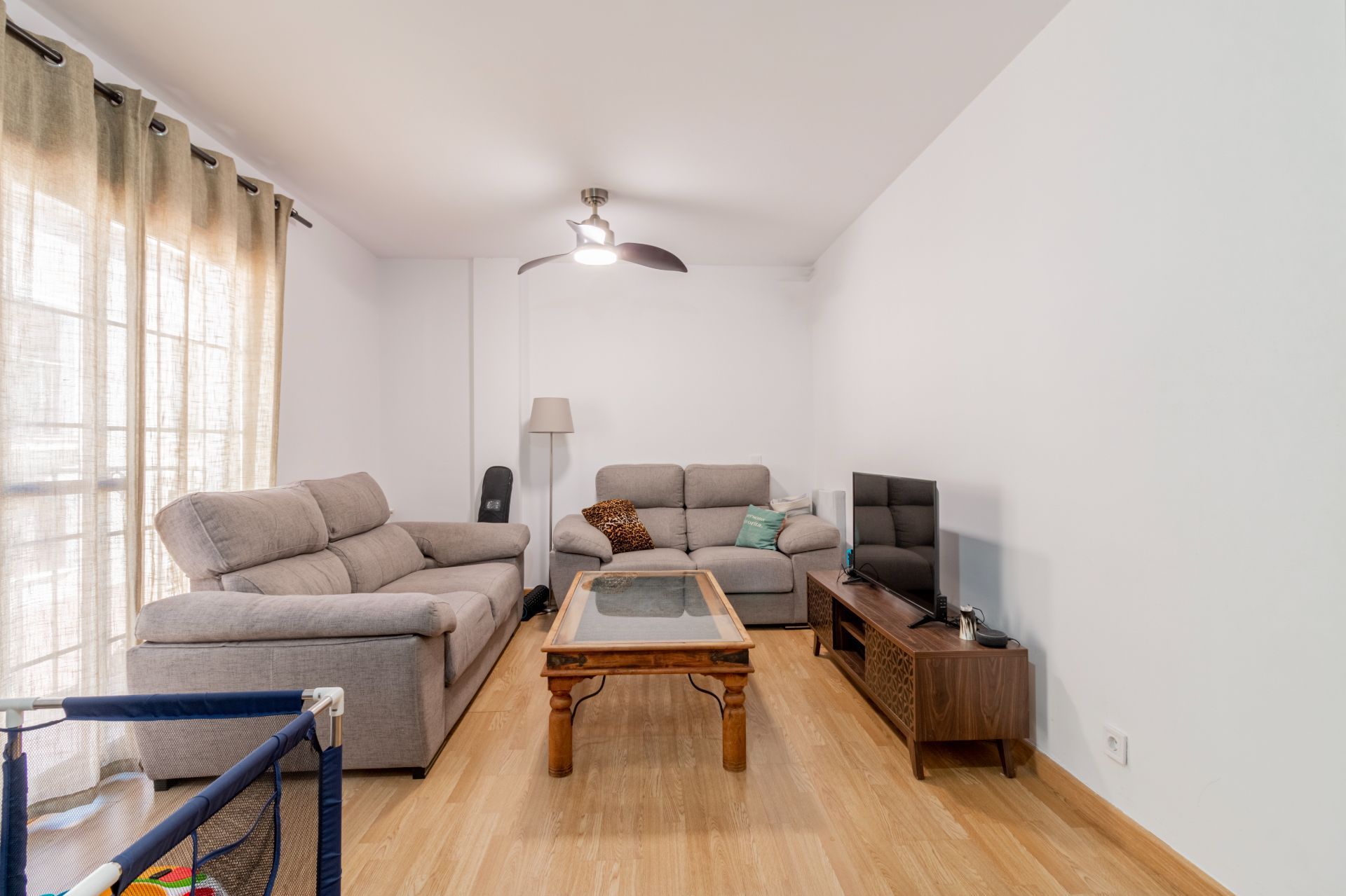 Living room of Flat for sale in Las Rozas de Madrid  with Air Conditioner, Private garden and Terrace