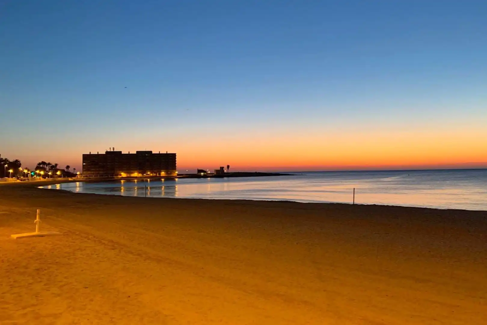 Vista exterior de Àtic en venda en Torrevieja amb Aire condicionat, Calefacció i Moblat