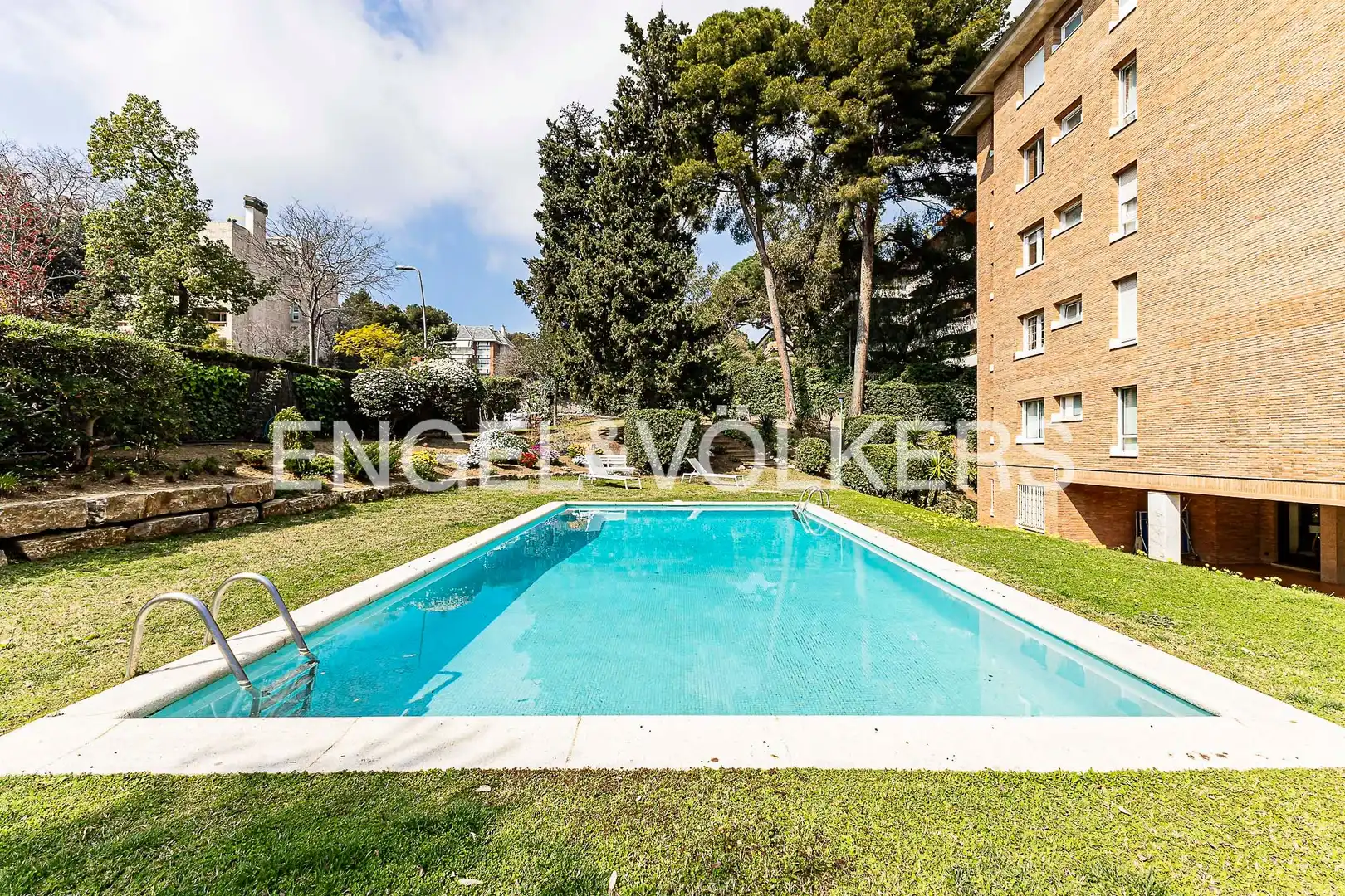 Piscina de Pis en venda en Barcelona amb Aire condicionat, Calefacció i Parquet