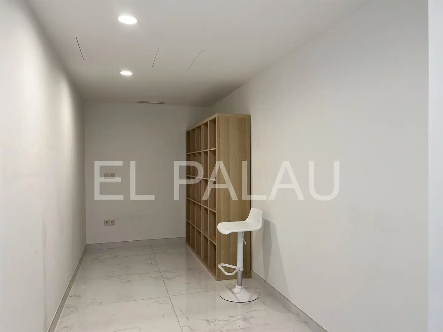 Office for rent in Valencia  with Air Conditioner