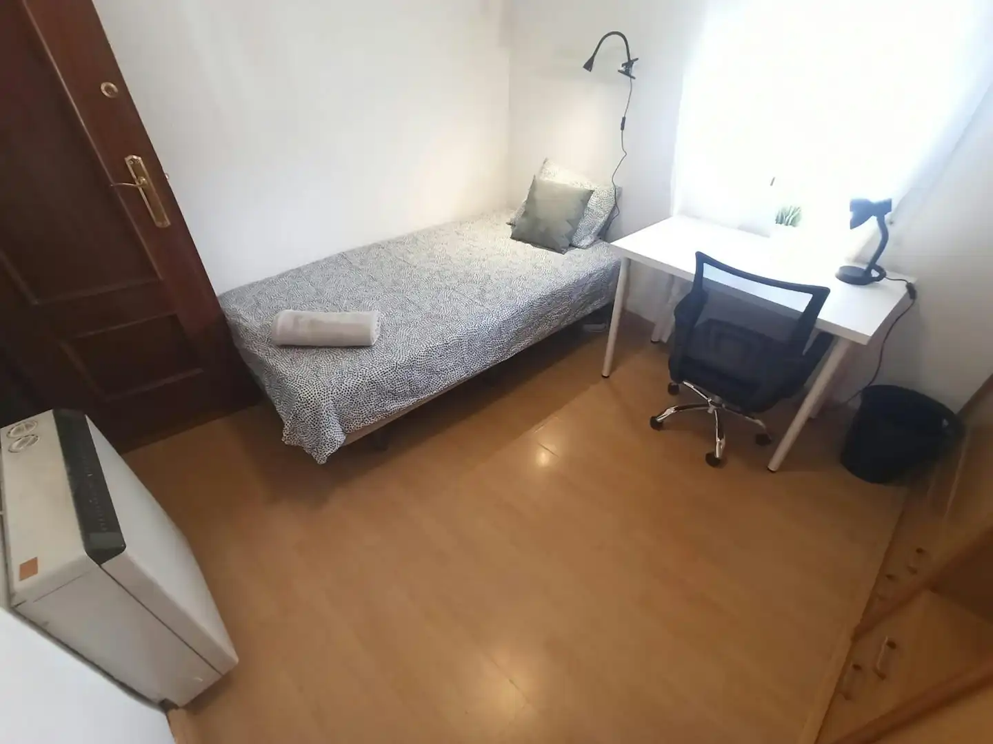 Bedroom of Flat for share in Madrid  with Heating, Furnished and Washing machine