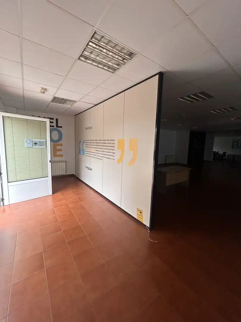Oficina amb ascensor de lloguer a Calle Purita de la Riva, imagen 2
