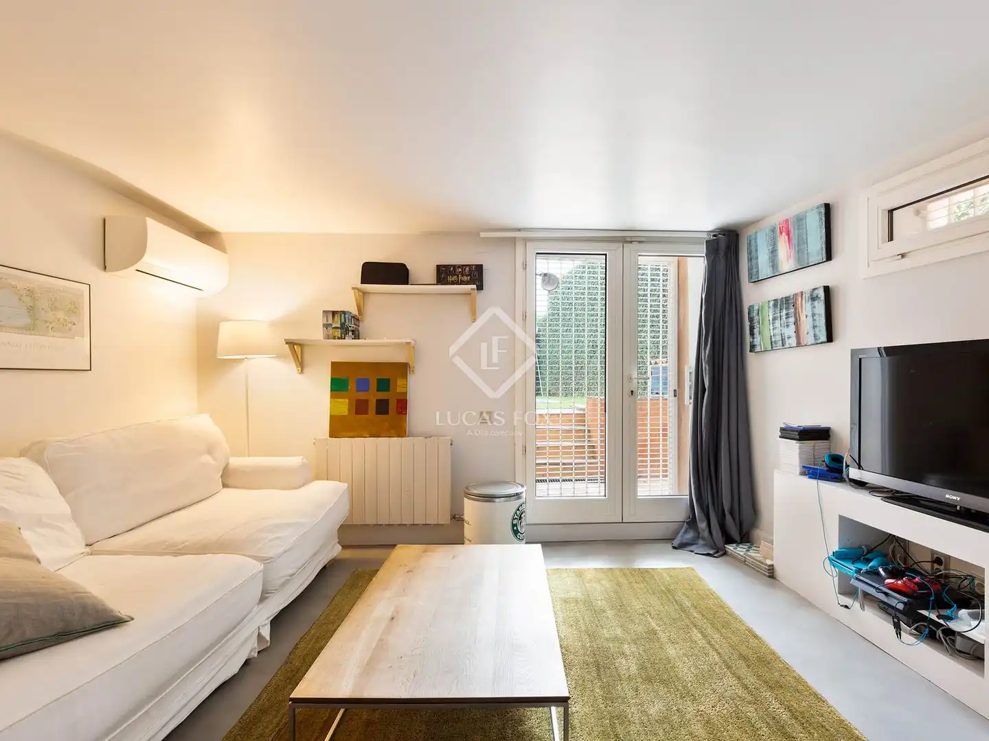 Living room of Houses for sale in Sant Cugat del Vallès  with Air Conditioner, Private garden and Storage room