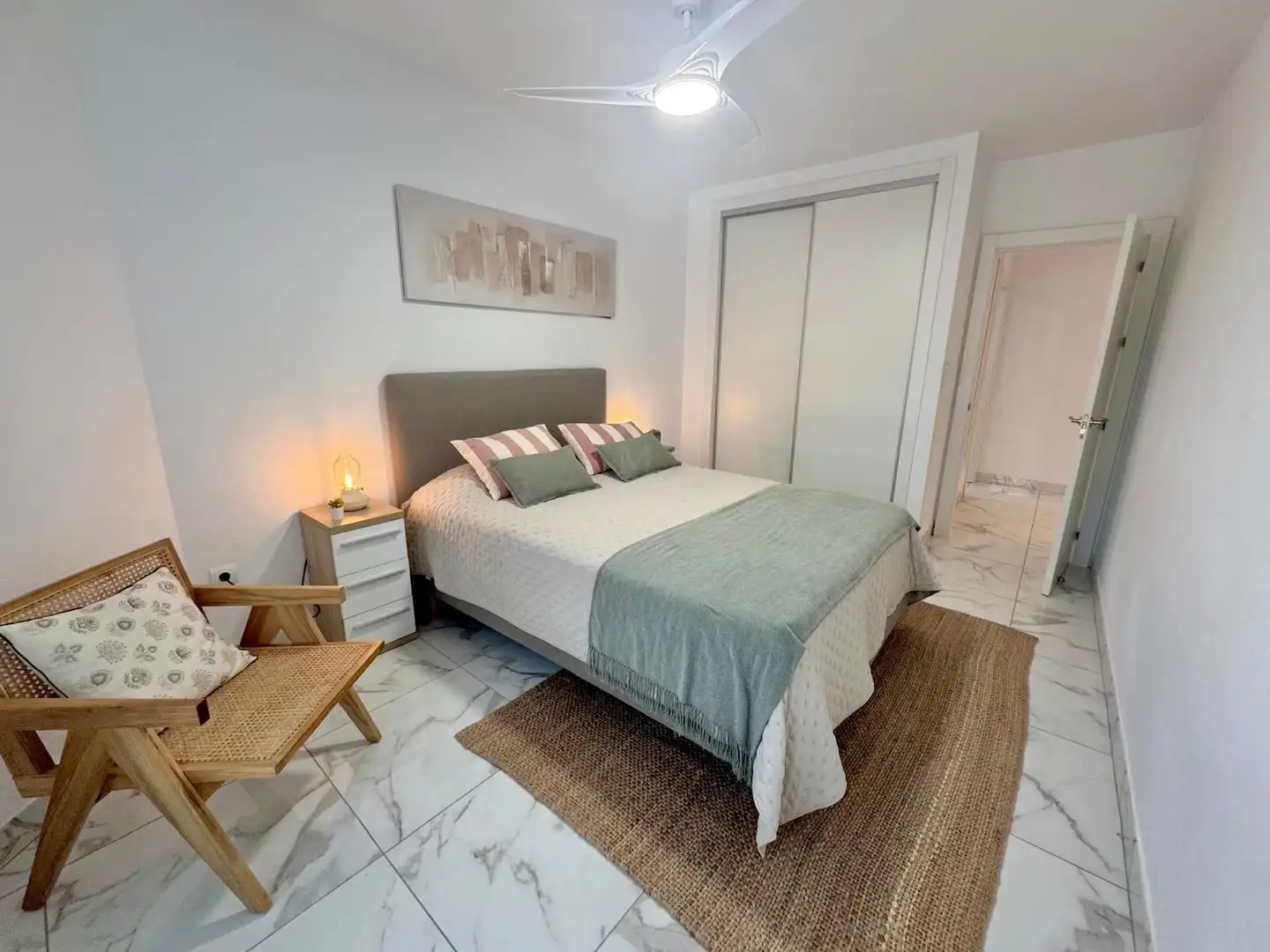 Habitación de Apartamento en venta en Marbella con Aire acondicionado, Terraza y Piscina