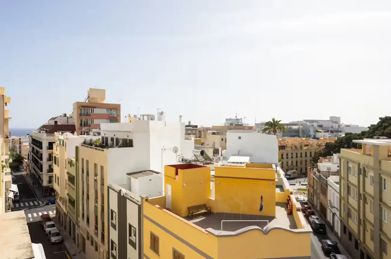 Außenansicht von Wohnungen zur Miete in Santa Cruz de Tenerife mit Klimaanlage, Heizung und Privatgarten