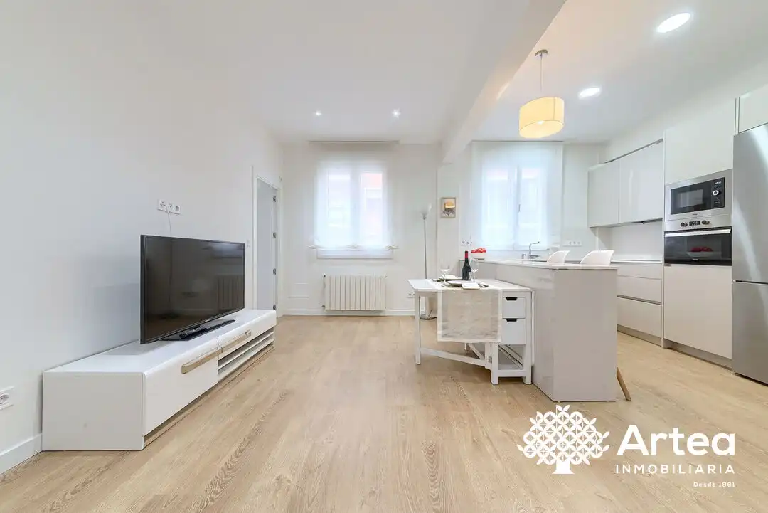 Wohnzimmer von Wohnung zum Verkauf in Bilbao  mit Heizung, Privatgarten und Möbliert