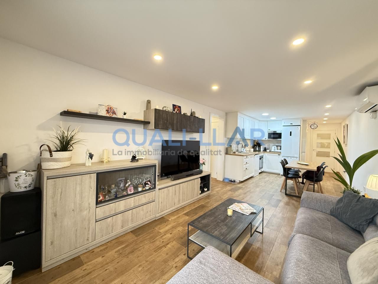 Living room of Flat for sale in Sant Feliu de Llobregat  with Air Conditioner and Balcony