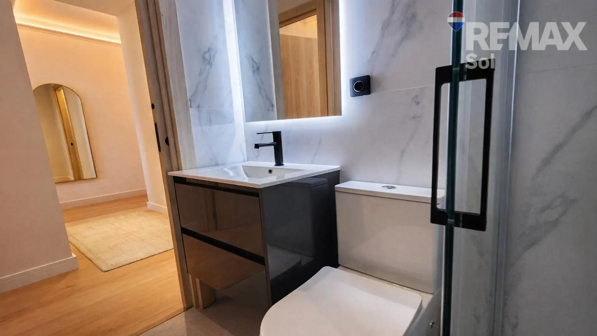 Bathroom of Flat for sale in Madrid  with Air Conditioner and Furnished