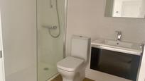 Bathroom of Flat for sale in Cadrete  with Air Conditioner, Heating and Terrace