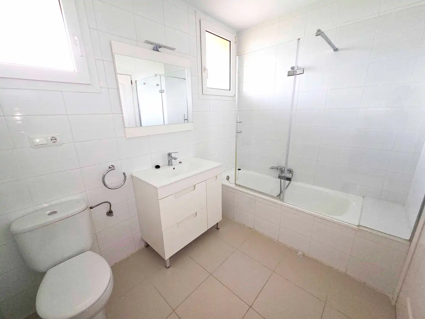 Baño de Casa adosada de alquiler en La Moraleja con Calefacción, Jardín privado y Terraza