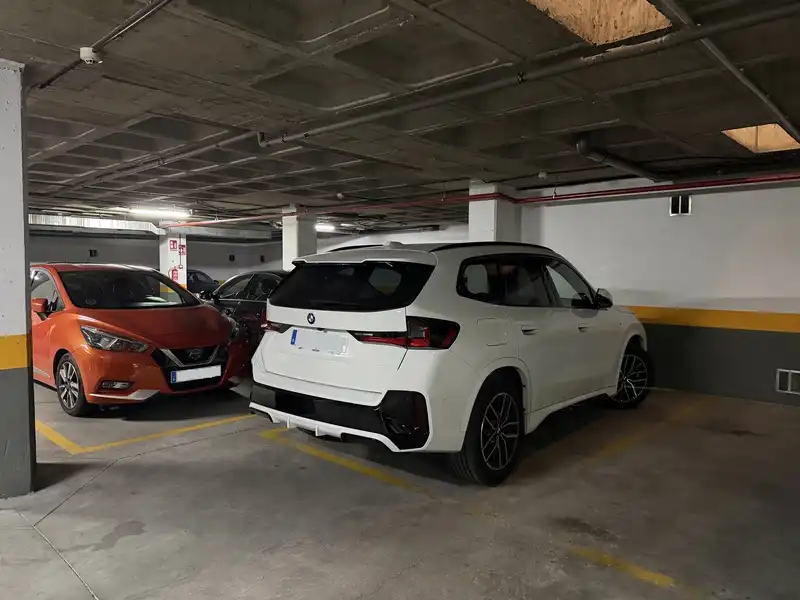 Parking de Piso de alquiler en Madrid con Aire acondicionado, Calefacción y Jardín privado