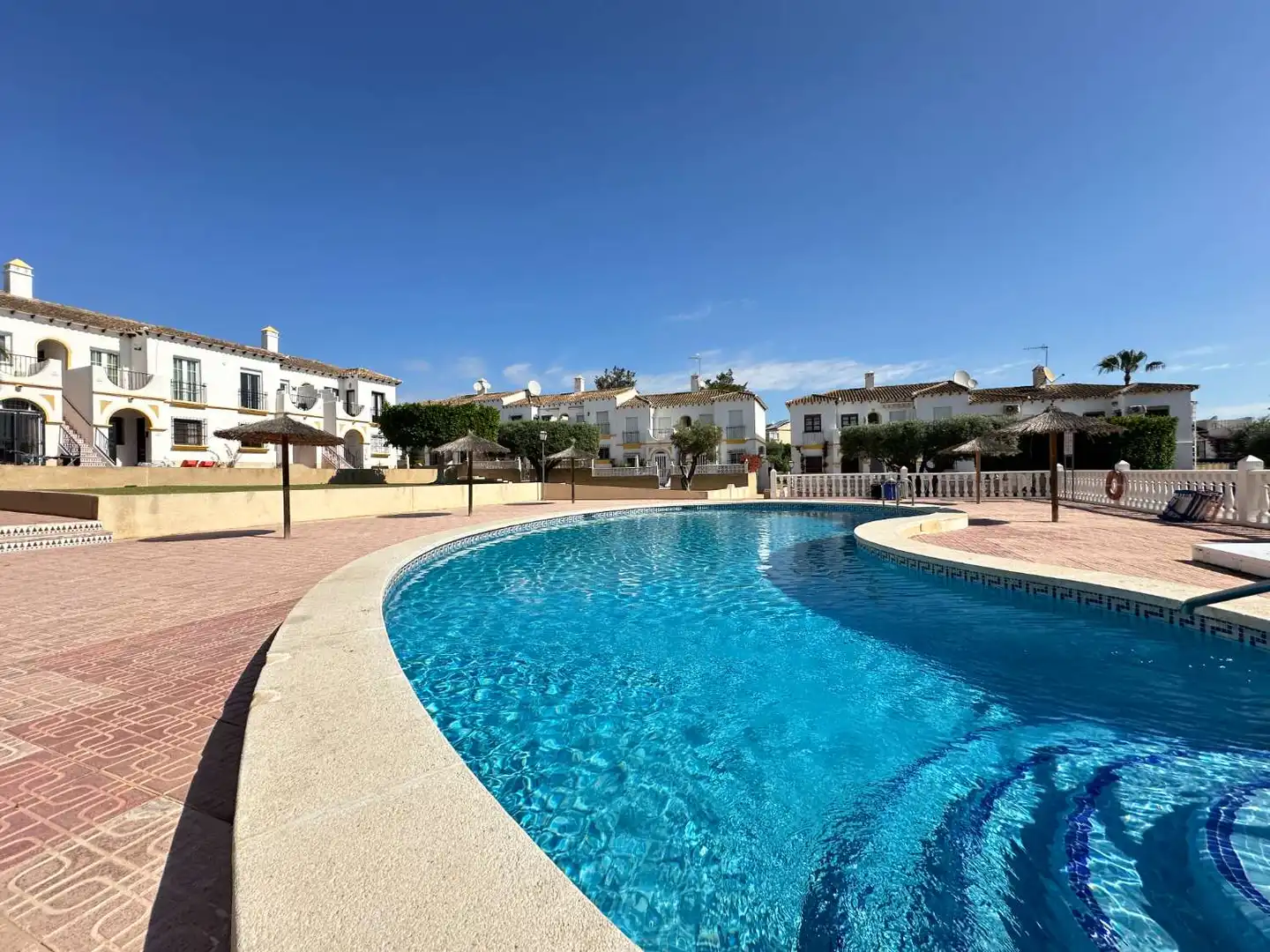 Piscina de Planta baixa en venda en San Miguel de Salinas amb Aire condicionat, Calefacció i Terrassa