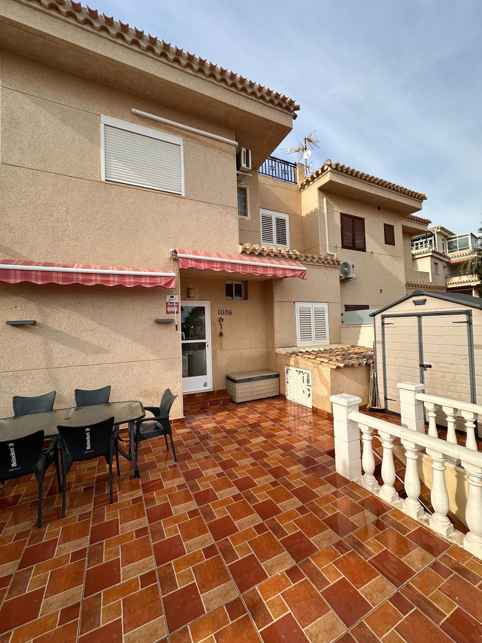 Vista exterior de Casa o xalet de lloguer en Orihuela amb Aire condicionat, Calefacció i Terrassa