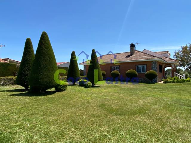 Casa-chalet en Venta en Calle Huelmos de Cañedo en Valdunciel