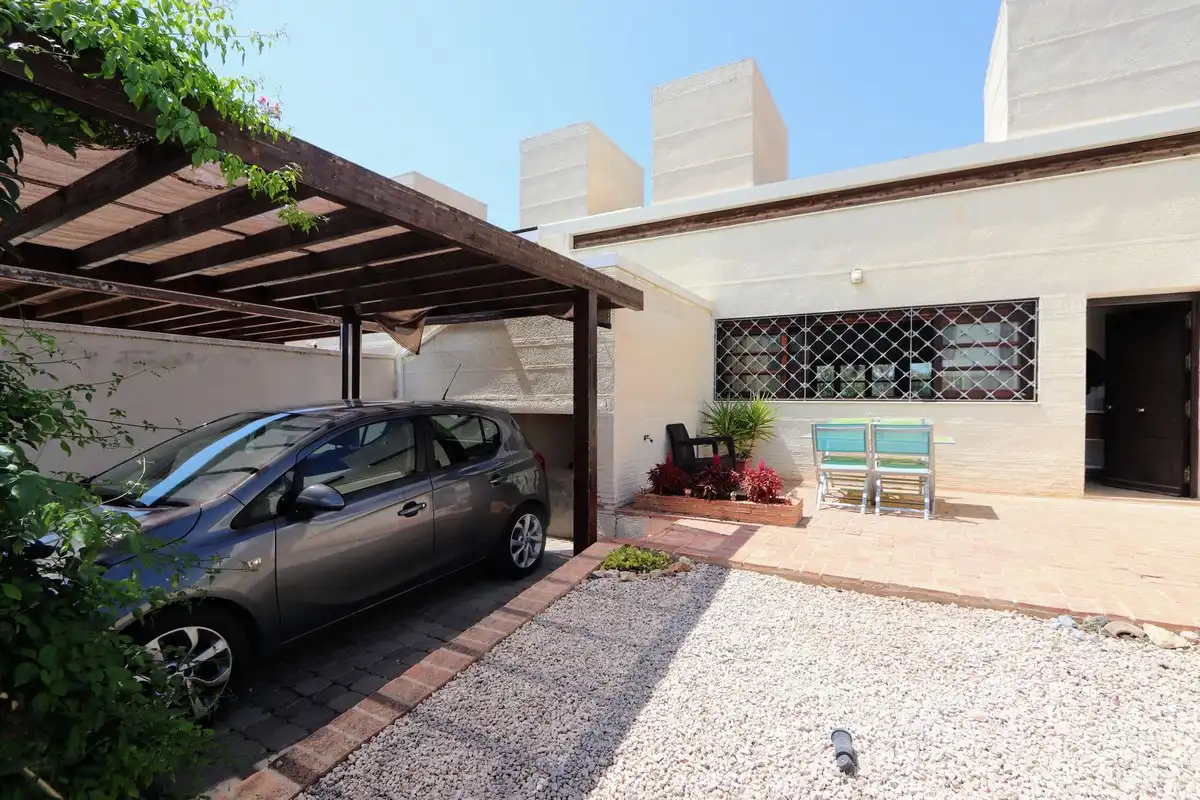 Vista exterior de Casa o xalet en venda en Murcia amb Aire condicionat, Jardí privat i Terrassa