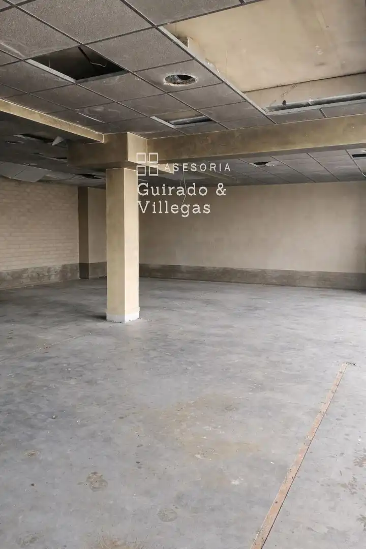 Außenansicht von Fabrikhallen zum Verkauf in Esplugues de Llobregat